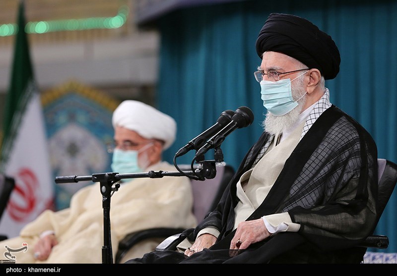 رهبر انقلاب: غلط میکند کسی فکر کندن درخت تناور جمهوری اسلامی را بکند