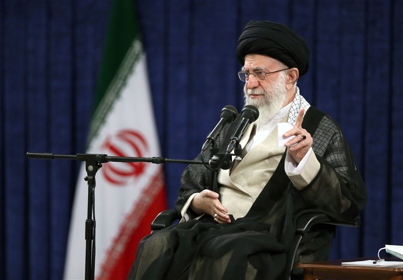 امام خامنه‌ای: راز سربلندی جمهوری اسلامی در مقابل همه حوادث ایستادگی و نهراسیدن از دشمنان است
